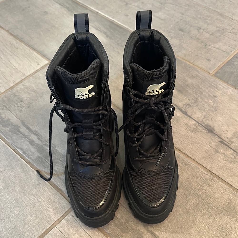 Sorel Women’s High Heeled Black Winter Boots